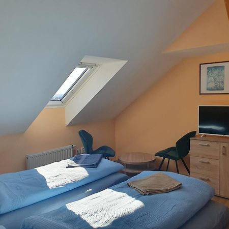 Pension Zeleny Strom Микулов Екстериор снимка