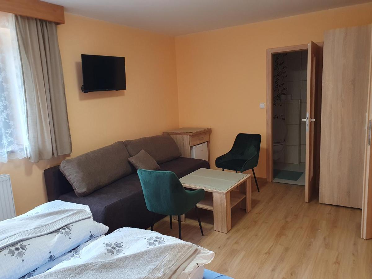 Pension Zeleny Strom Микулов Екстериор снимка