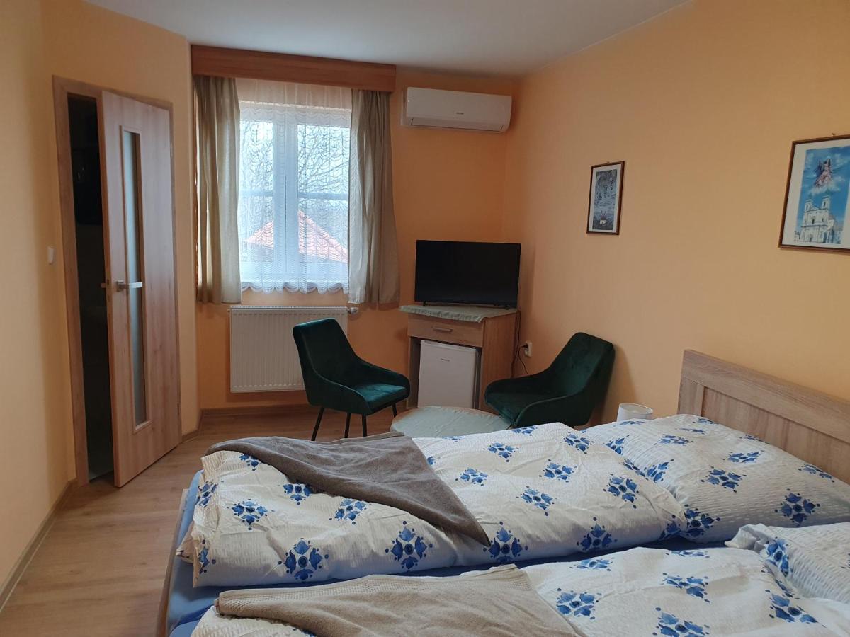 Pension Zeleny Strom Микулов Екстериор снимка