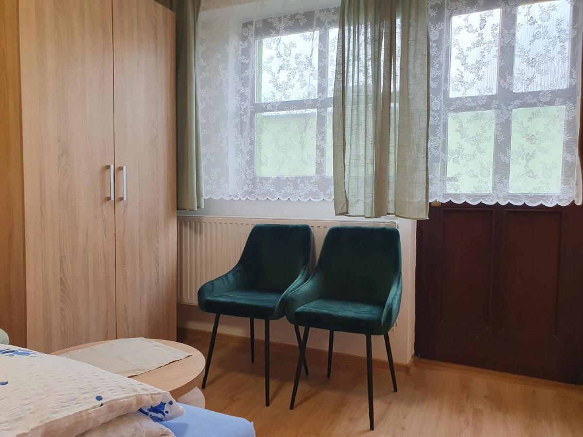 Pension Zeleny Strom Микулов Екстериор снимка