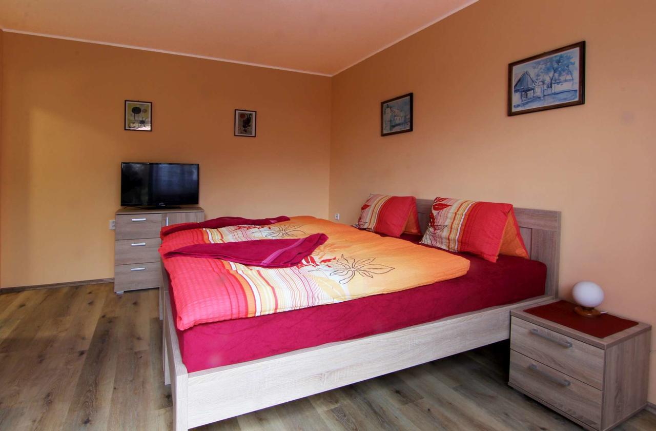 Pension Zeleny Strom Микулов Екстериор снимка